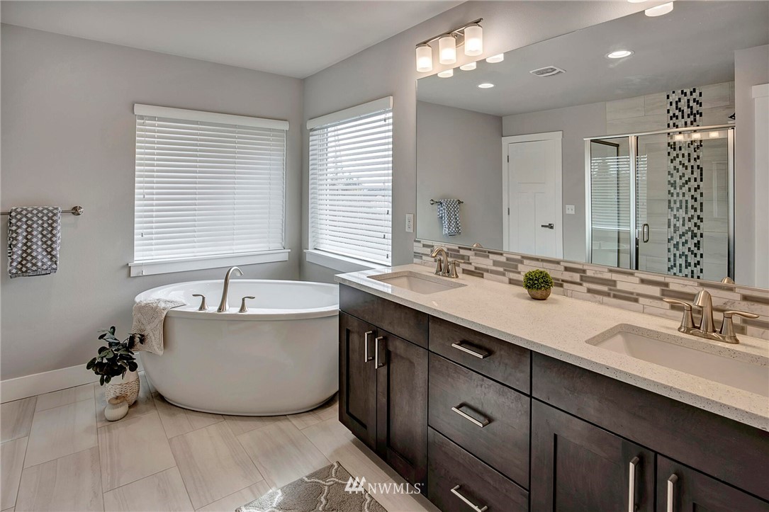 20403 South Danvers Road, Unit B Lynnwood, WA 98036 - Photo 21 of 29 a bathroom with a tub a double vanity sink a mirror and a bathtub