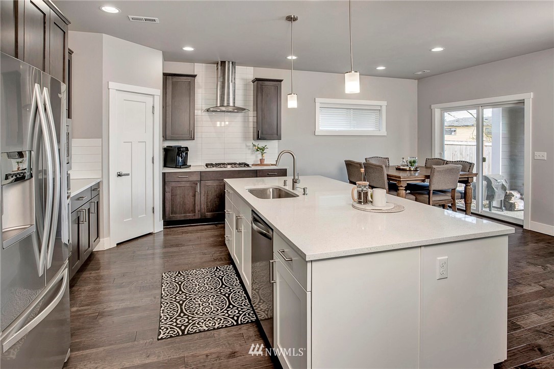 20403 South Danvers Road, Unit B Lynnwood, WA 98036 - Photo 7 of 29 a kitchen that has a lot of cabinets a sink and appliances in it