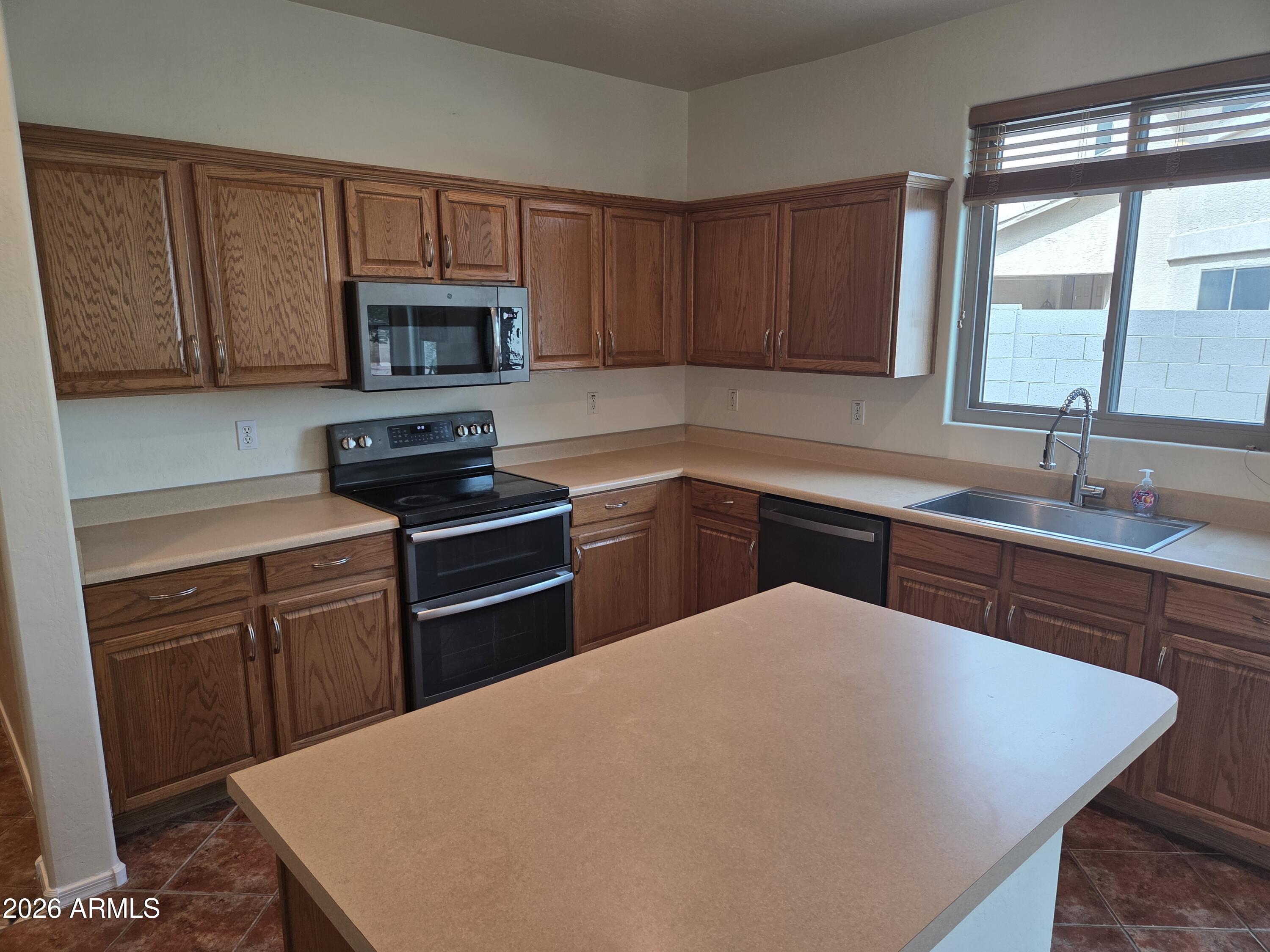 7809 South 18th Way Phoenix, AZ 85042 - Photo 12 of 52 20260211_121822