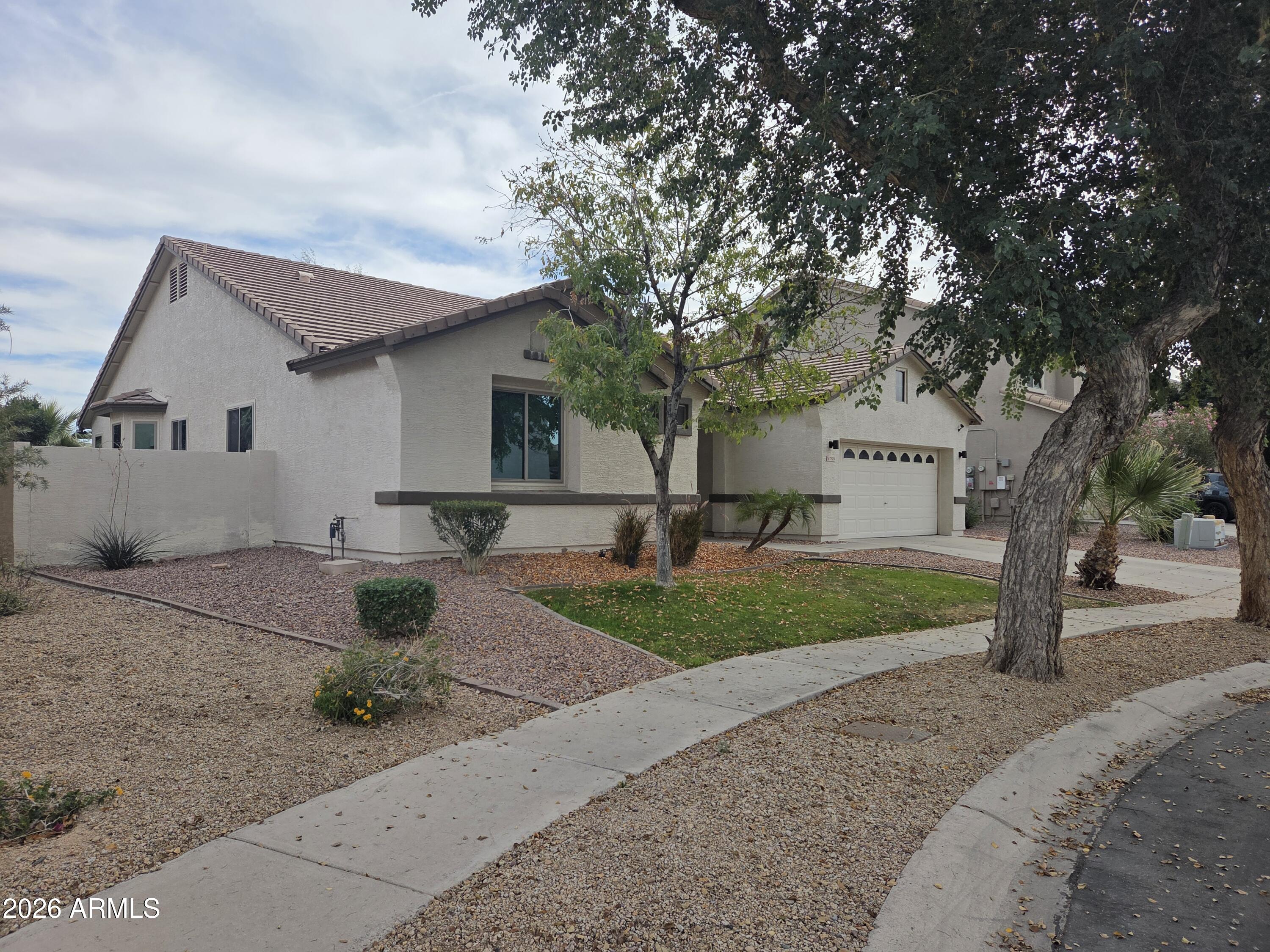 7809 South 18th Way Phoenix, AZ 85042 - Photo 3 of 52 20260211_121240