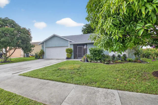 a view of a house with yard and tree s