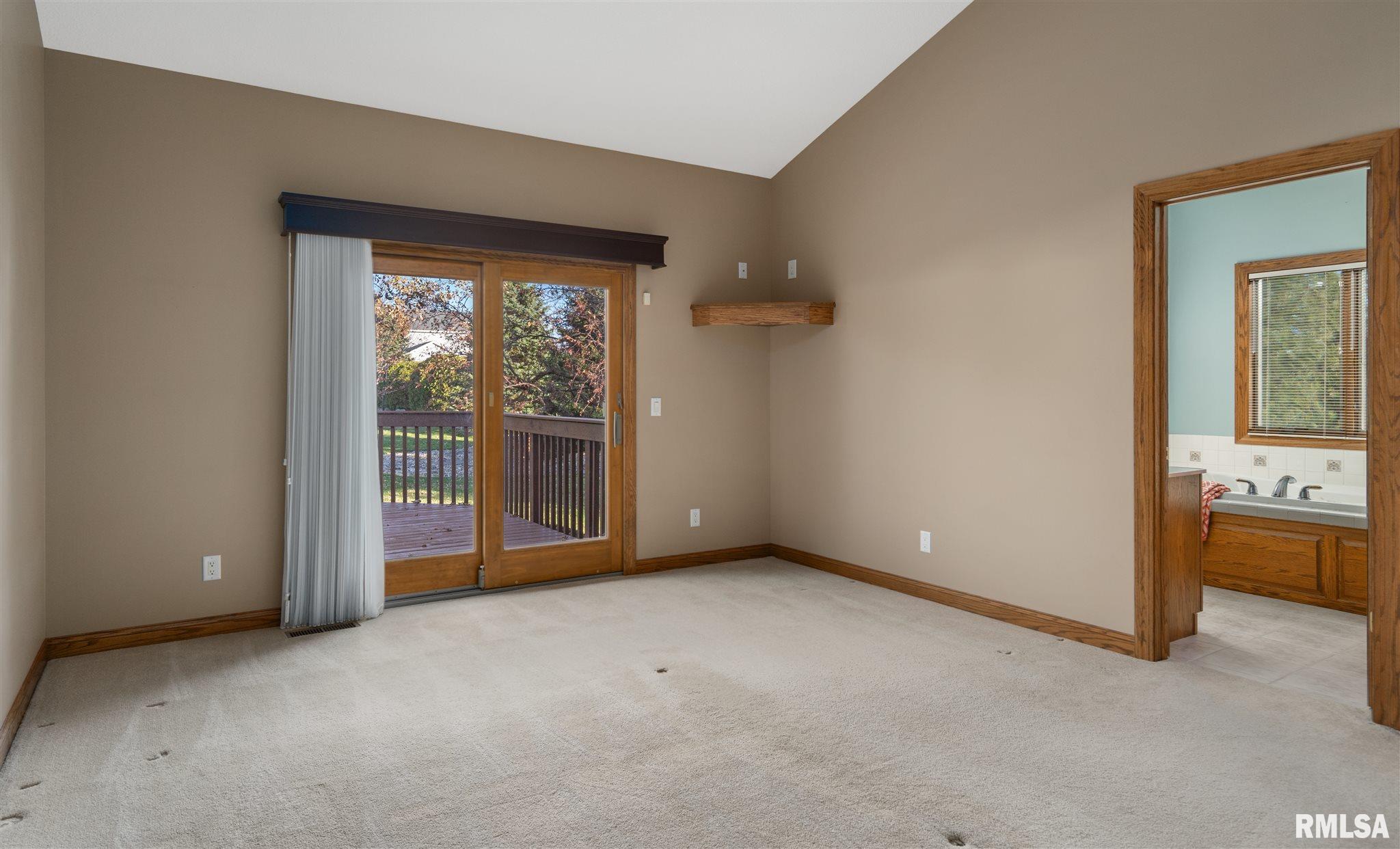 4874 White Post Road Bettendorf, IA 52722 - Photo 11 of 37