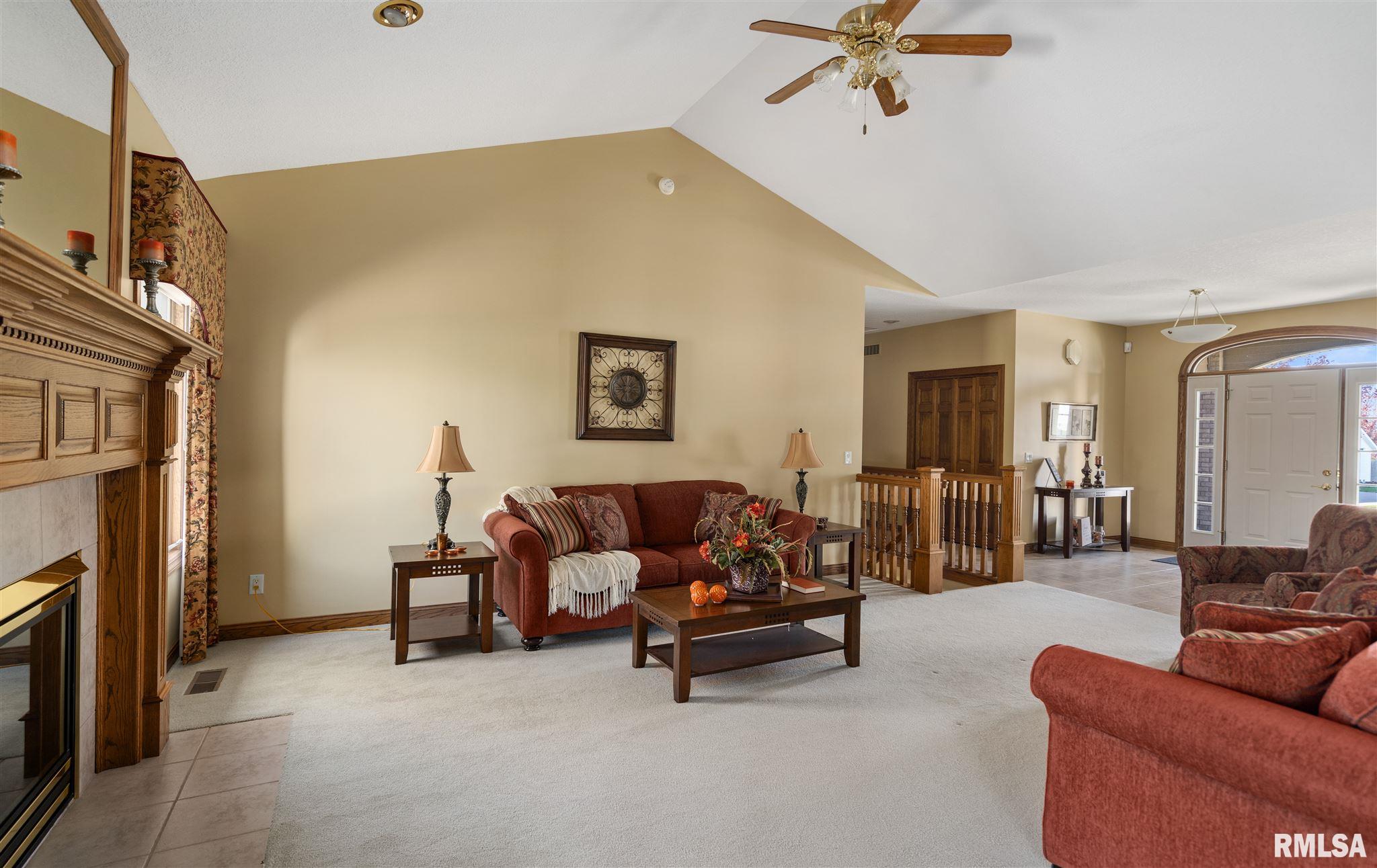 4874 White Post Road Bettendorf, IA 52722 - Photo 5 of 37