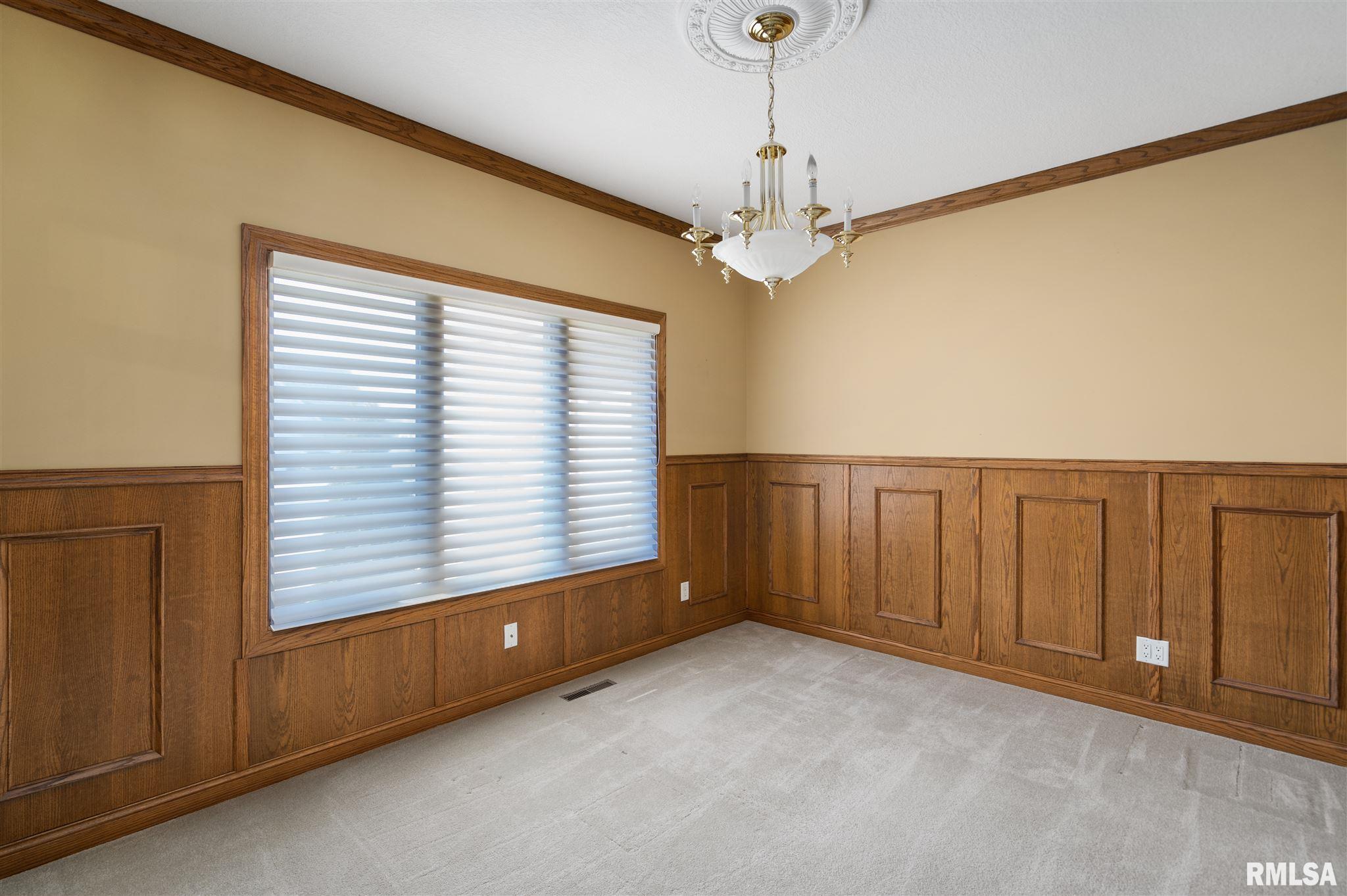 4874 White Post Road Bettendorf, IA 52722 - Photo 10 of 37