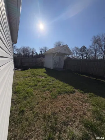 $215,000 | 905 North Granite Street, Marion, IL 62959
