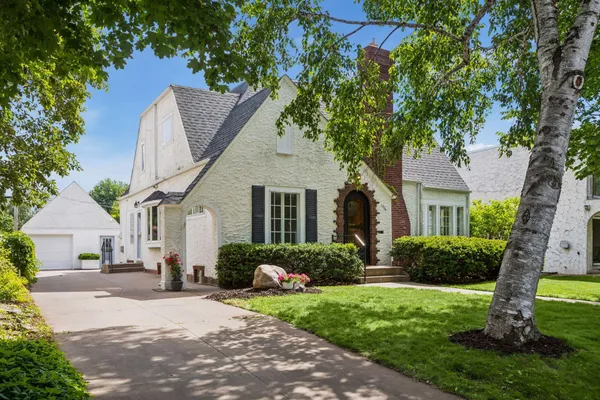 $599,000 | 1736 Hillcrest Avenue, St. Paul, MN 55116