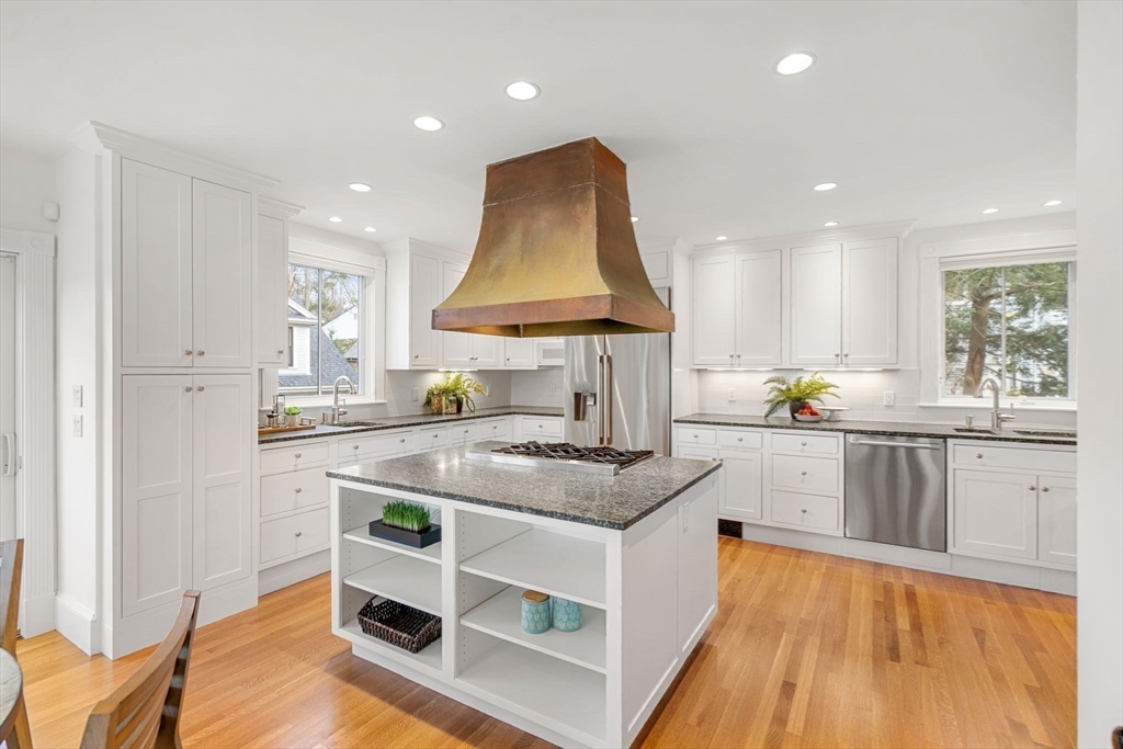 44 Putnam Street Newton, MA 02465 - Photo 10 of 40