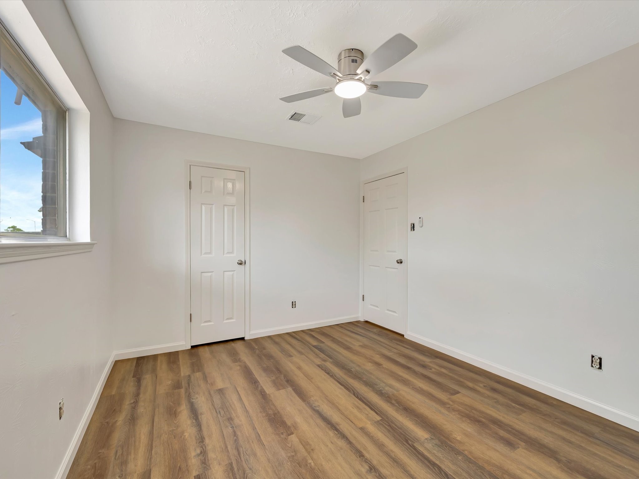 10340 Rocky Hollow Road La Porte, TX 77571 - Photo 31 of 38 Spacious third bedroom featuring a large walk-in closet.