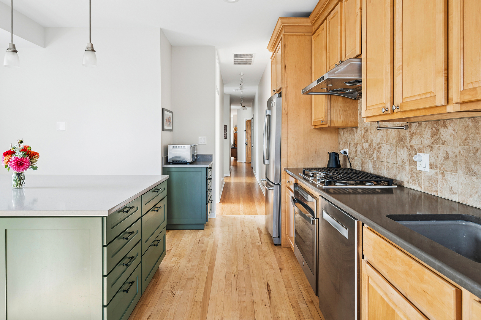 1614 West Rascher Avenue, Unit 2E Chicago, IL 60640 - Photo 7 of 19 Gallery Image 7