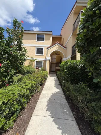 $220,000 | 5721 Riverside Drive, Unit 301B5, Coral Springs, FL 33067