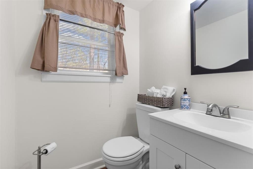 10 Cumberland Drive Southeast Rome, GA 30161 - Photo 25 of 33 a bathroom with a sink a toilet and mirror