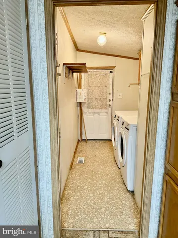 a view of a storage & utility room with washer and dryer