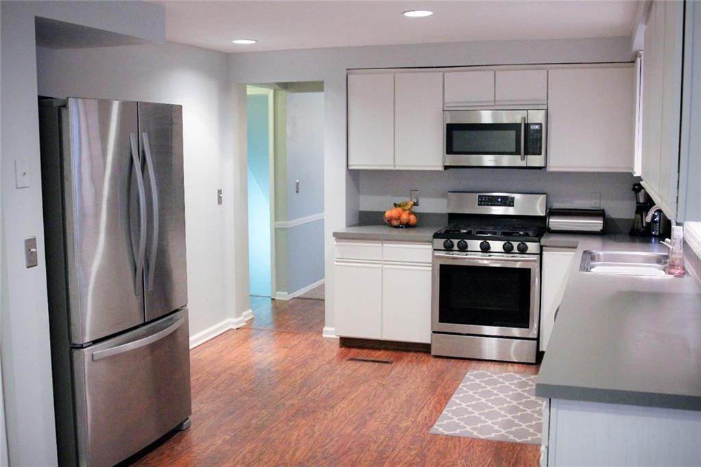 487 Woodland Road Pittsburgh, PA 15237 - Photo 4 of 6 Gallery Image 4