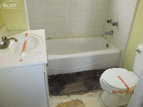 4428 Pengelly Road Flint, MI 48507 - Photo 18 of 26 20434292-17.JPG