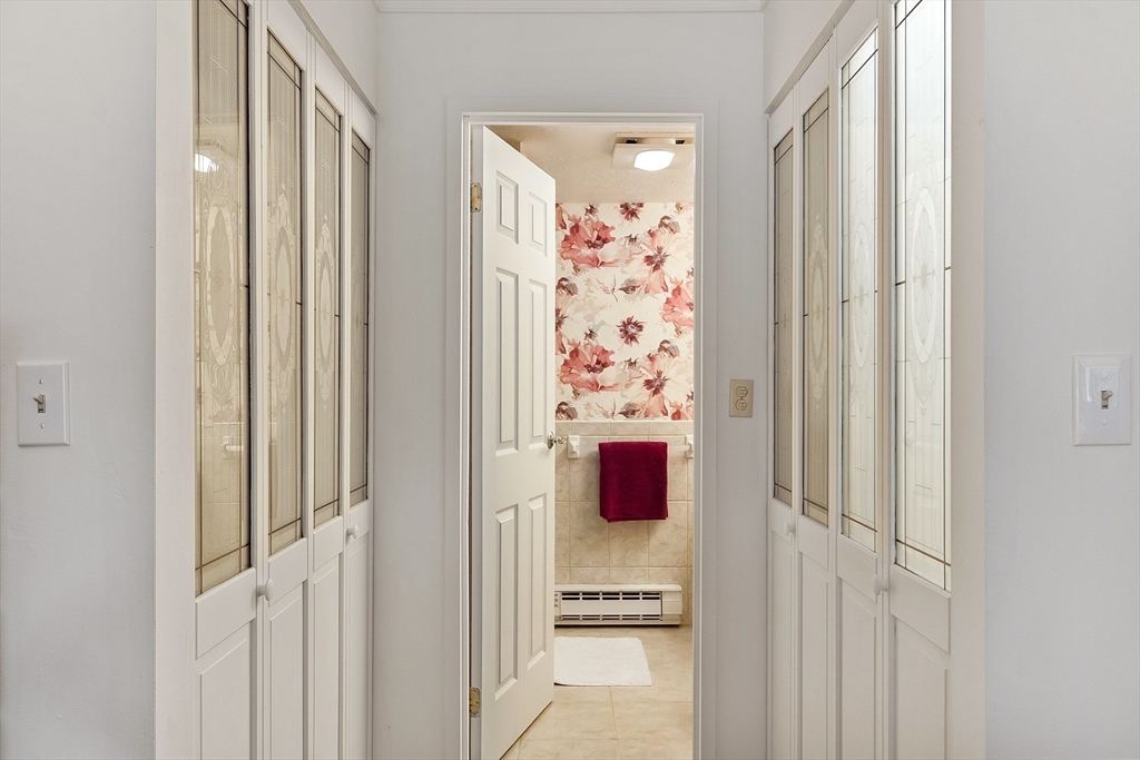 190 High Street, Unit 605 Medford, MA 02155 - Photo 22 of 37 a very nice looking room with a entryway