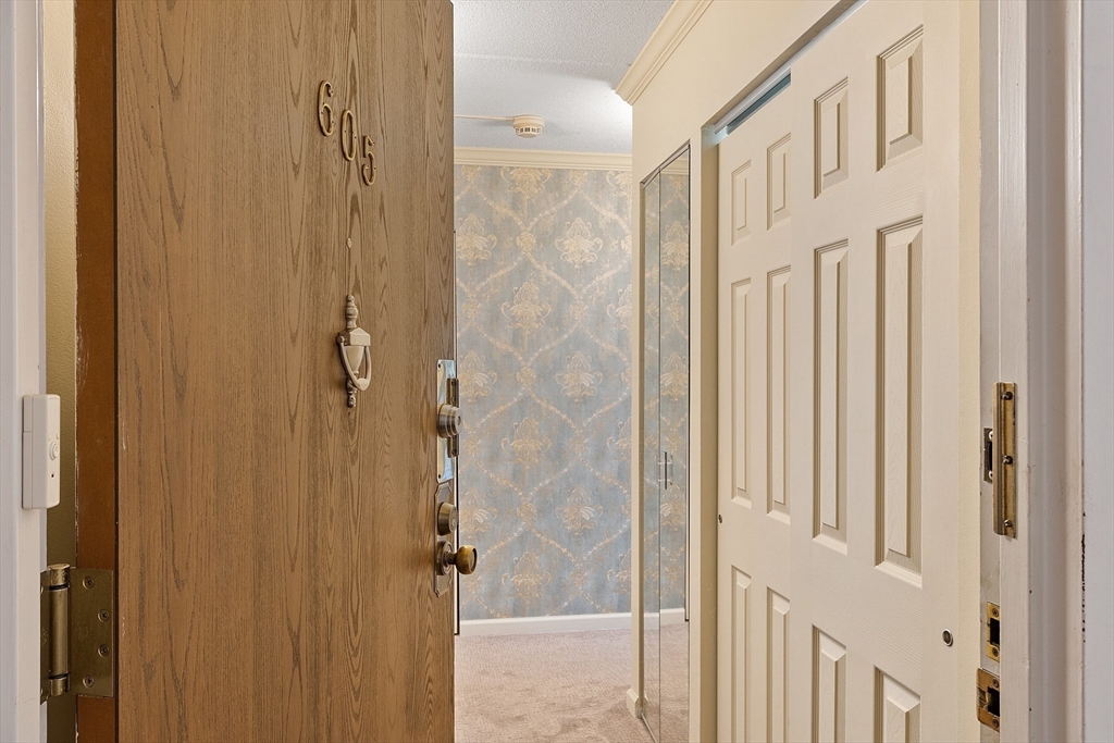 190 High Street, Unit 605 Medford, MA 02155 - Photo 4 of 37 a bathroom with a shower