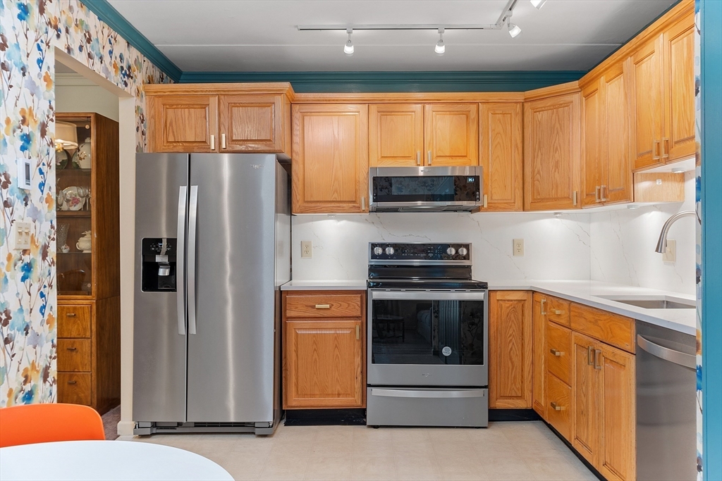190 High Street, Unit 605 Medford, MA 02155 - Photo 10 of 37 a kitchen with stainless steel appliances granite countertop a refrigerator and a sink