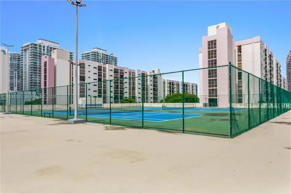 $3,150 | 17021 North Bay Road, Unit 429, Sunny Isles Beach, FL 33160