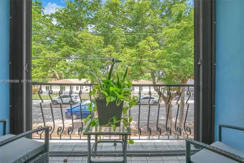 $2,175 | 160 Southwest 30th Avenue, Unit 204A, Miami, FL 33135