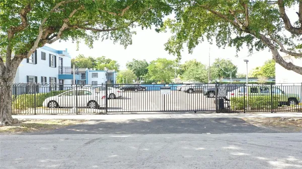 $2,175 | 160 Southwest 30th Avenue, Unit 204A, Miami, FL 33135