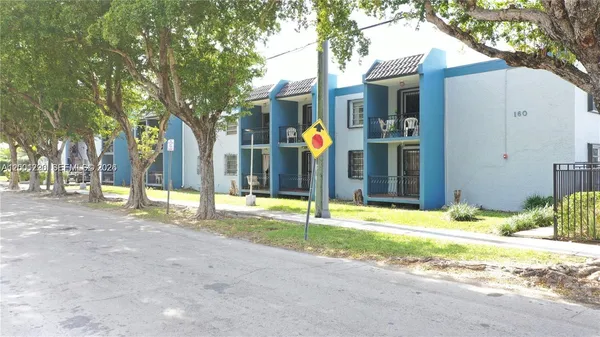 $2,175 | 160 Southwest 30th Avenue, Unit 204A, Miami, FL 33135