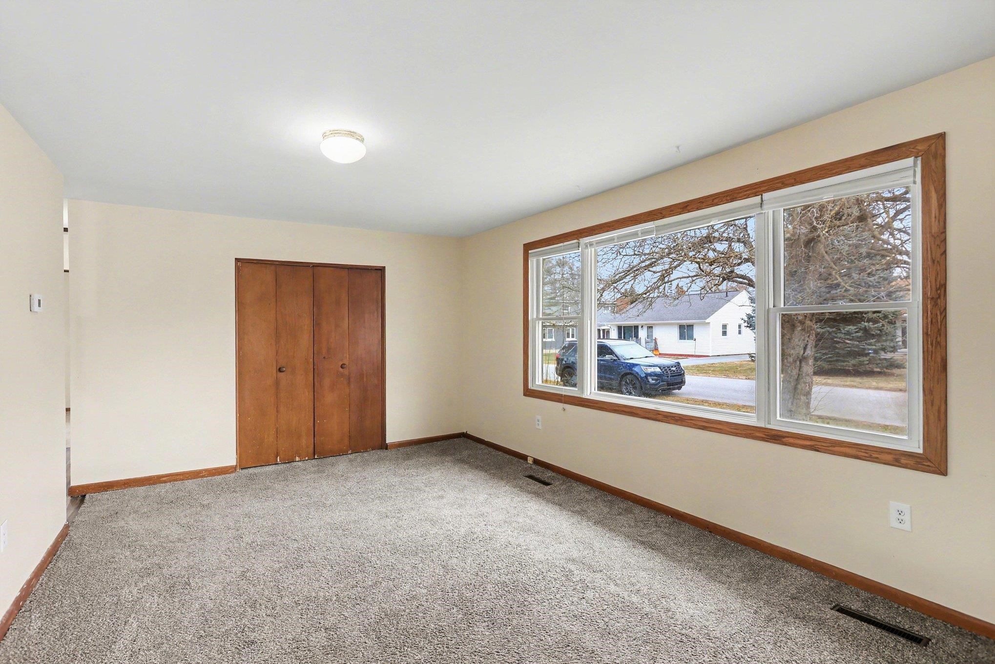 513 West Ridge Road Bay City, MI 48708 - Photo 3 of 21