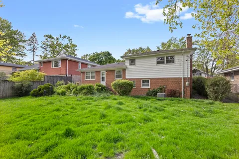 $649,000 | 221 West Sheridan Place, Lake Bluff, IL 60044