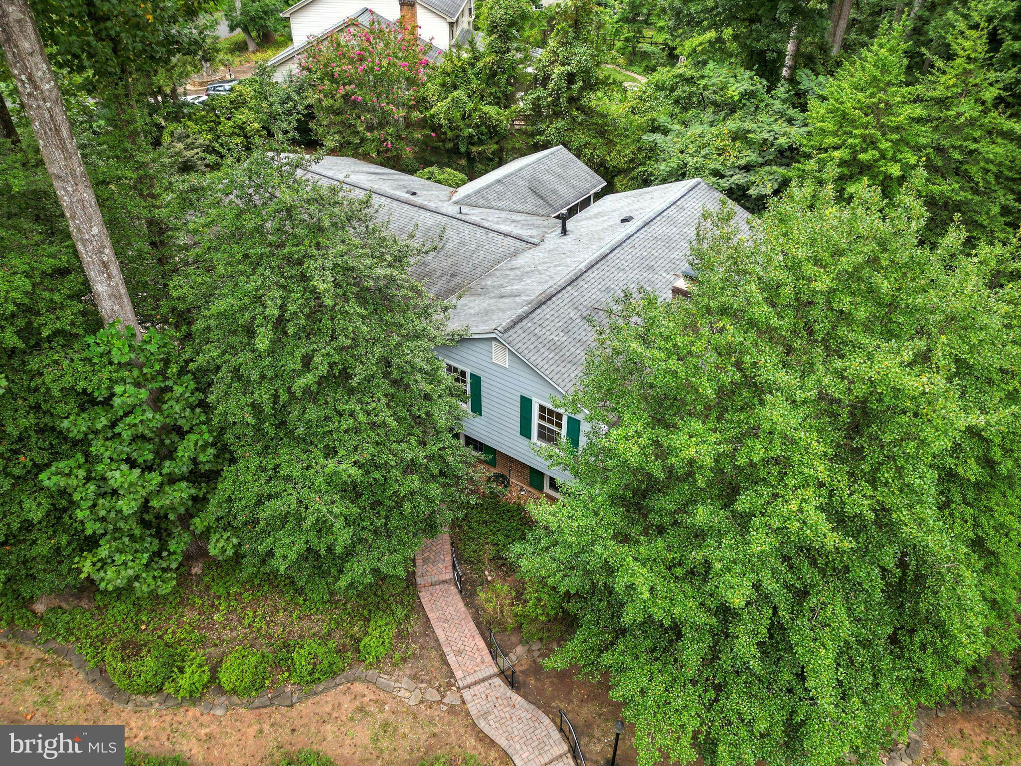 2359 Tumbletree Way Reston, VA 20191 - Photo 3 of 45