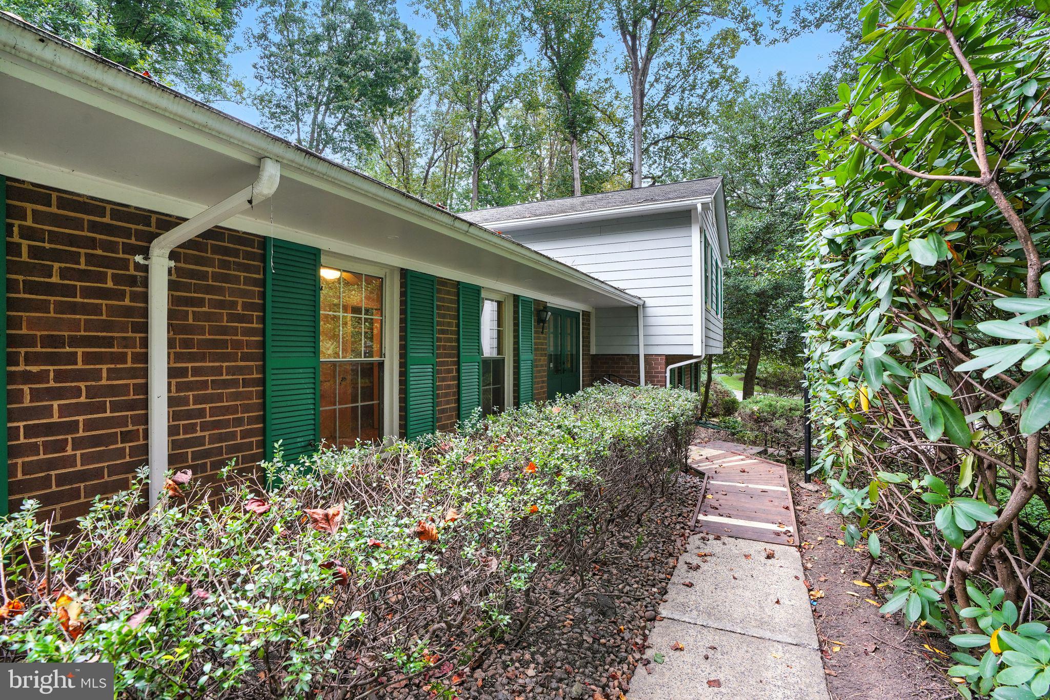 2359 Tumbletree Way Reston, VA 20191 - Photo 4 of 45