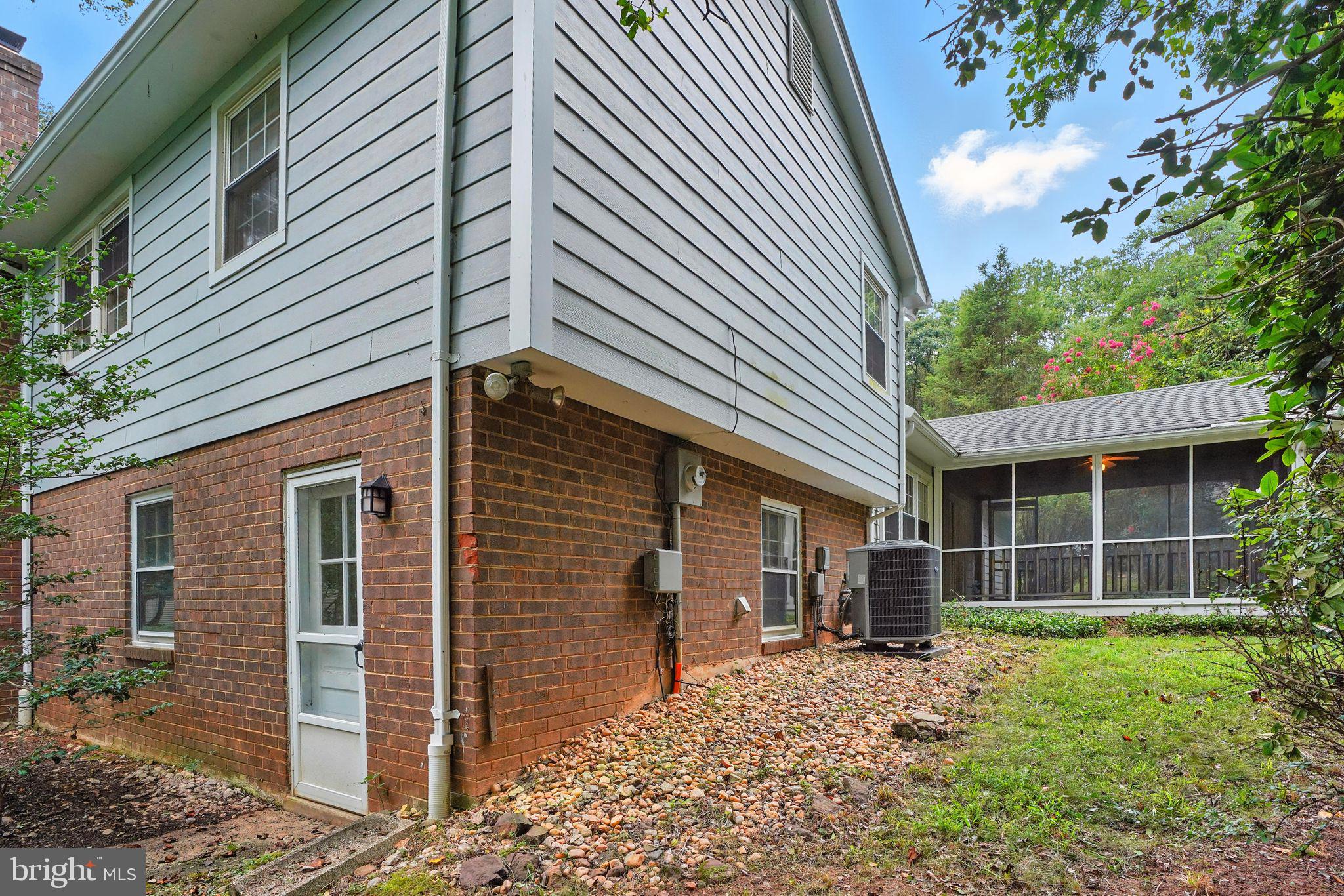 2359 Tumbletree Way Reston, VA 20191 - Photo 43 of 45