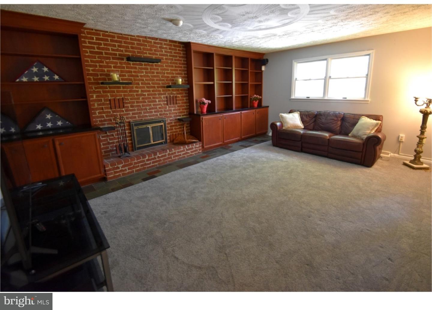 1542 Singer Road Wyomissing, PA 19610 - Photo 4 of 9 Family Room