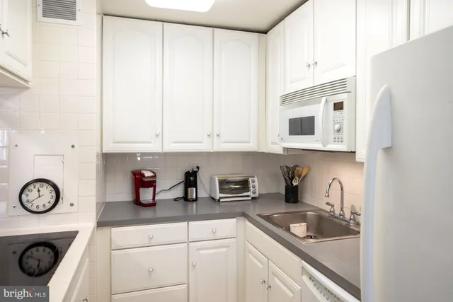 $239,000 | 1900 John F Kennedy Boulevard, Unit 501, Philadelphia, PA 19103