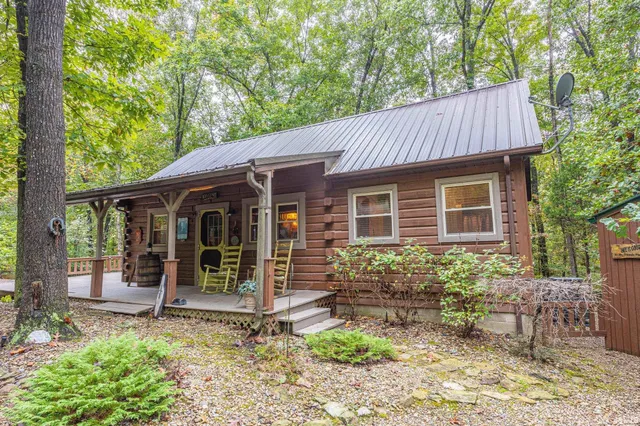 $339,900 | 3331 Shamrock Lane, Birdseye, IN 47513