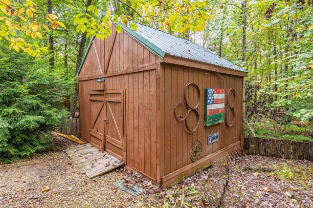 $339,900 | 3331 Shamrock Lane, Birdseye, IN 47513