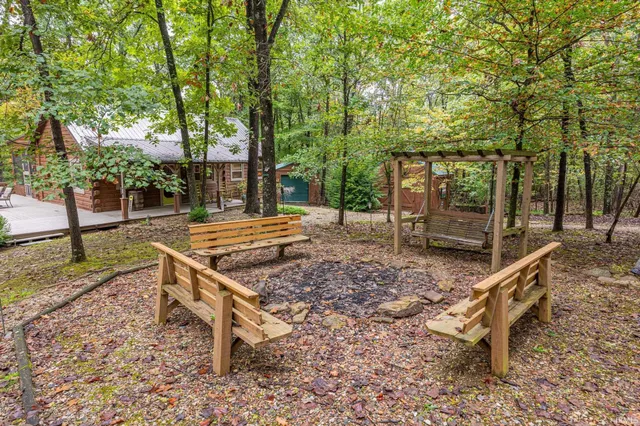 $339,900 | 3331 Shamrock Lane, Birdseye, IN 47513