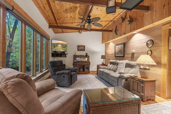 $339,900 | 3331 Shamrock Lane, Birdseye, IN 47513