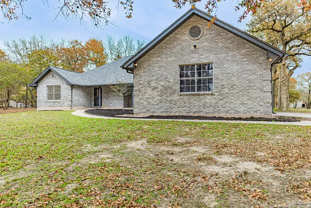 $475,000 | 380 Bear Ridge Drive, La Vernia, TX 78121