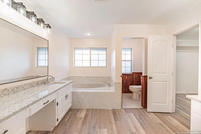 $475,000 | 380 Bear Ridge Drive, La Vernia, TX 78121