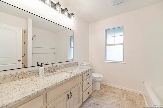 $475,000 | 380 Bear Ridge Drive, La Vernia, TX 78121