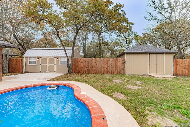 $475,000 | 380 Bear Ridge Drive, La Vernia, TX 78121