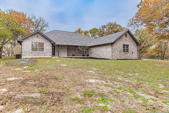 $475,000 | 380 Bear Ridge Drive, La Vernia, TX 78121