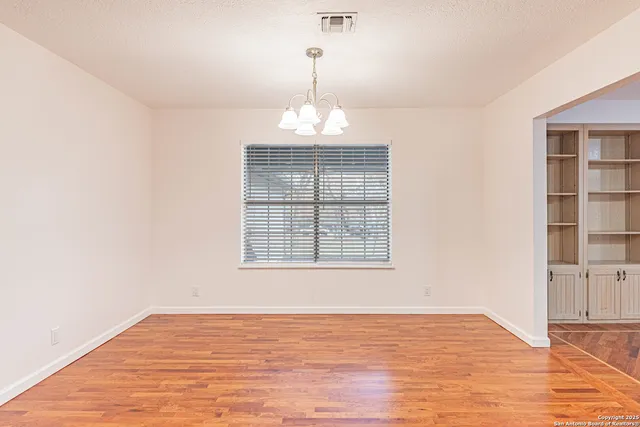 $475,000 | 380 Bear Ridge Drive, La Vernia, TX 78121