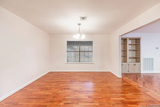 $475,000 | 380 Bear Ridge Drive, La Vernia, TX 78121