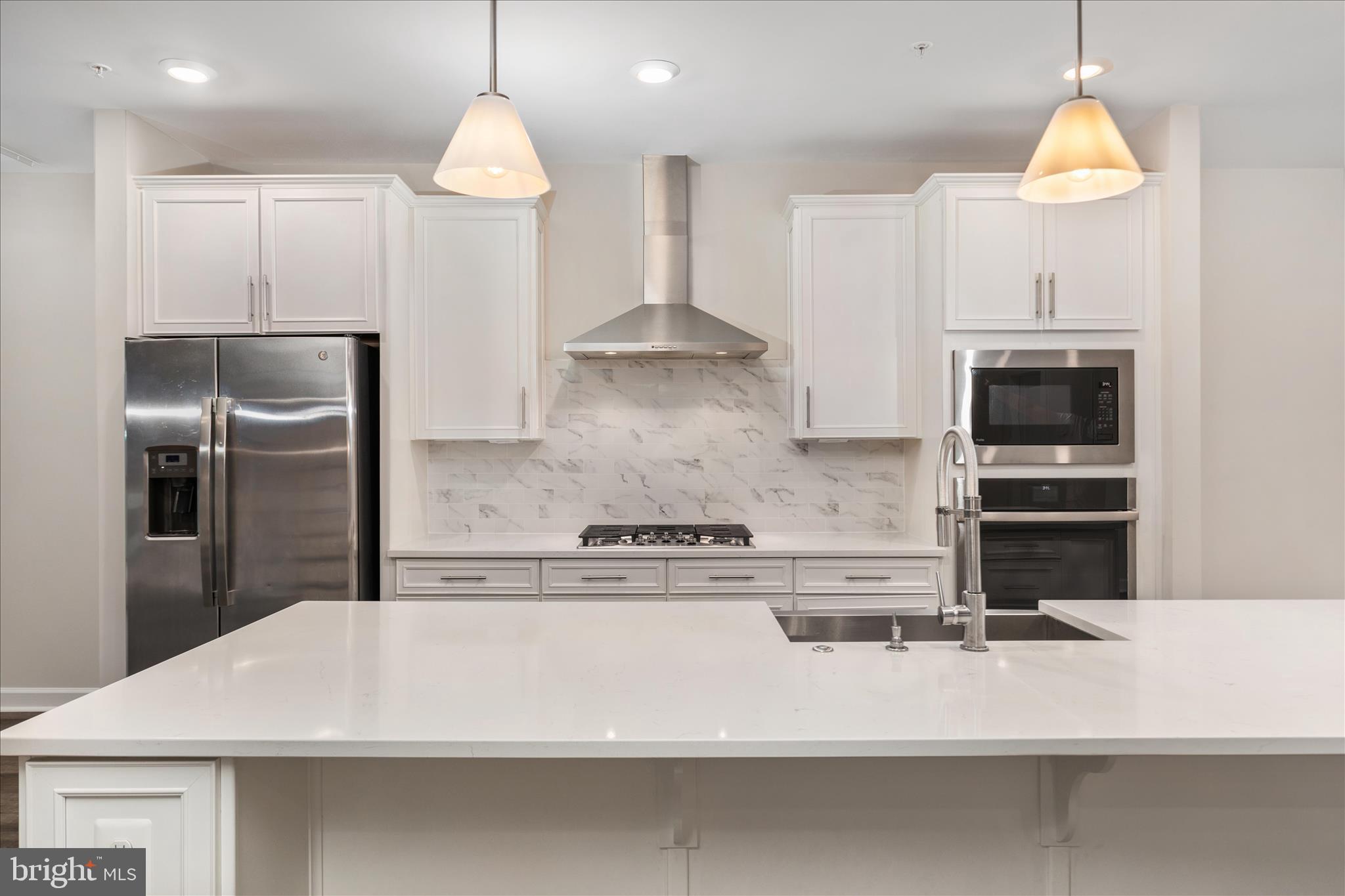 12910 Sunrise Ridge Alley, Unit 60 Herndon, VA 20171 - Photo 10 of 45 Upgraded 5 burner cooktop and hood