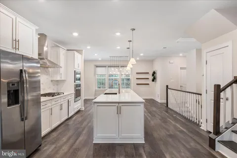 $700,000 | 12910 Sunrise Ridge Alley, Unit 60, Herndon, VA 20171