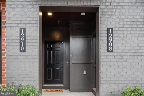 $700,000 | 12910 Sunrise Ridge Alley, Unit 60, Herndon, VA 20171