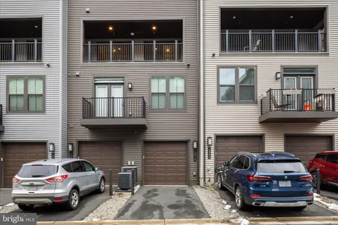 $700,000 | 12910 Sunrise Ridge Alley, Unit 60, Herndon, VA 20171