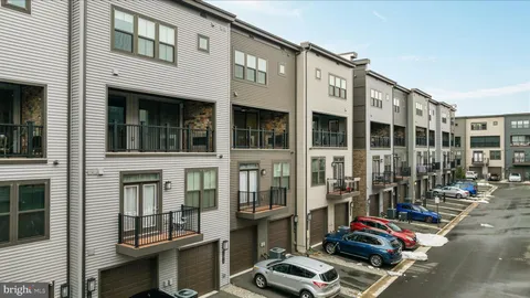 $700,000 | 12910 Sunrise Ridge Alley, Unit 60, Herndon, VA 20171