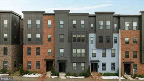 $700,000 | 12910 Sunrise Ridge Alley, Unit 60, Herndon, VA 20171