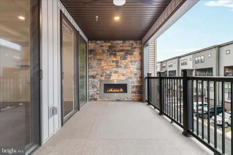 $700,000 | 12910 Sunrise Ridge Alley, Unit 60, Herndon, VA 20171